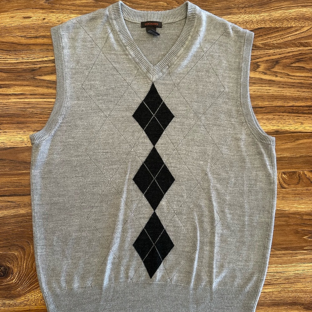 Dockers V-Neck Gray Argyle Sweater Vest